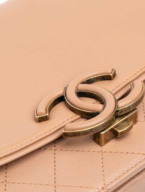 Chanel Flap Bag Coco Curve Calf Beige Closing System | Sell your designer bag