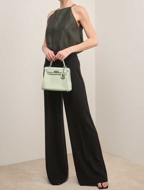Hermès Kelly 25 Swift Vert Fizz on Model | Sell your designer bag