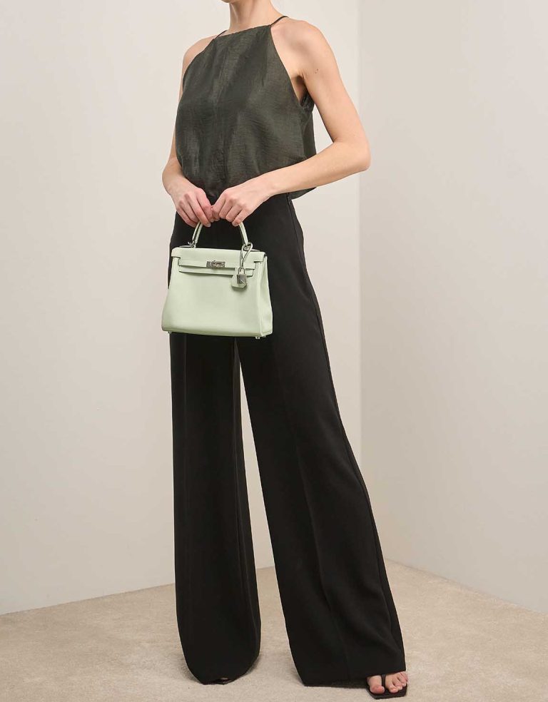 Hermès Kelly 25 Swift Vert Fizz on Model | Sell your designer bag