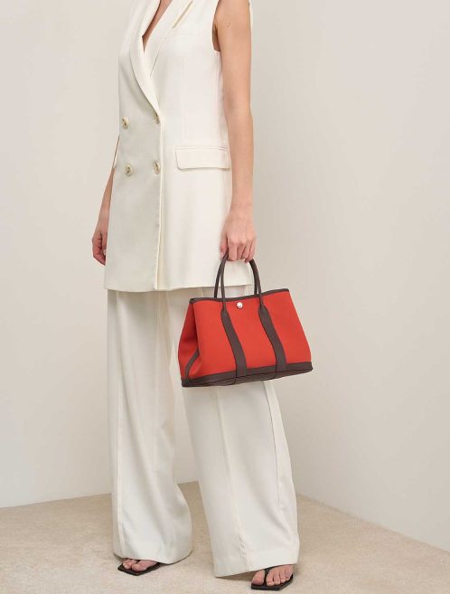 Hermès Garden Party 30 Toile / Veau Négonda Rouge Sellier / Capucine on Model | Sell your designer bag