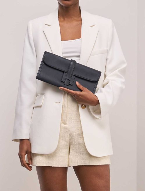 Hermès Jige 29 Swift Bleu Indigo on Model | Sell your designer bag