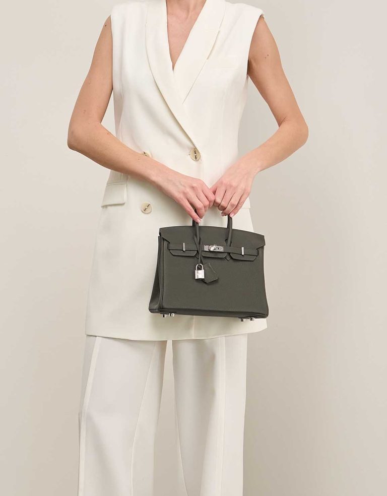 Hermès Birkin 25 Togo Vert de Gris on Model | Sell your designer bag