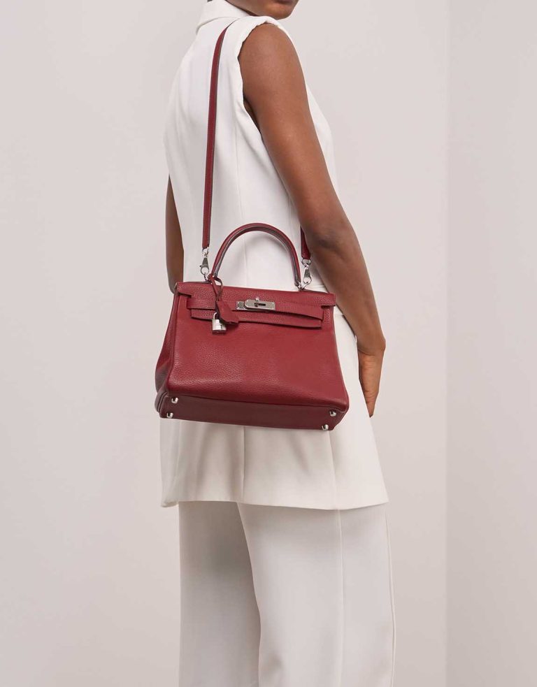 Hermès Kelly 28 Togo Rouge Grenat on Model | Sell your designer bag