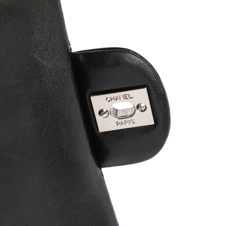 Chanel Timeless Medium Patent Black Signs of wear | Sell your designer bag