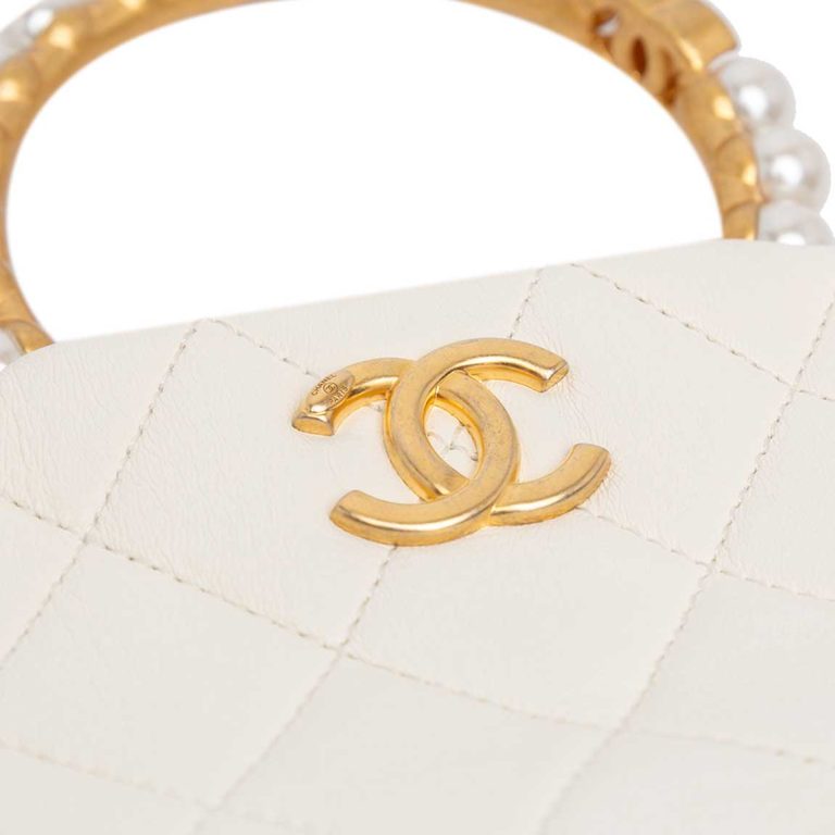 Chanel Pearl Crown Handle Clutch Lamb White Closing System | Sell your designer bag