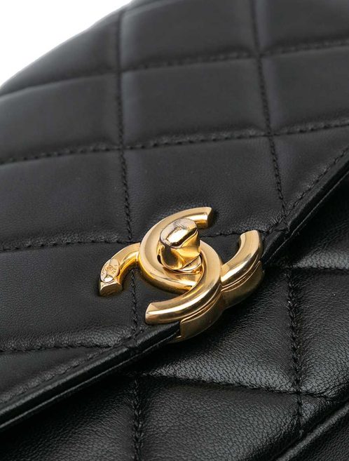 Chanel Timeless CC Coin Small Lamb Black Closing System | Sell your designer bag