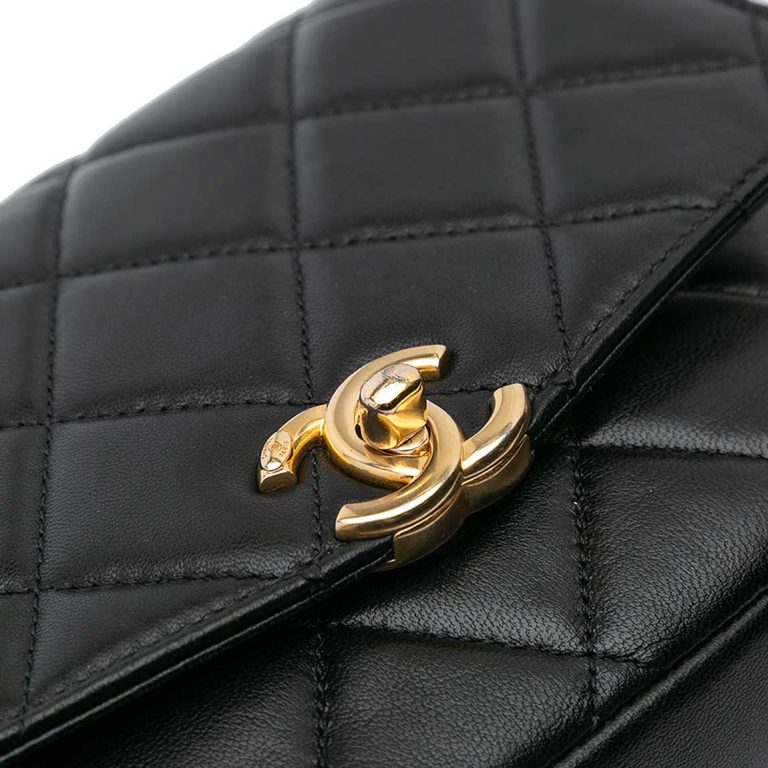 Chanel Timeless CC Coin Small Lamb Black Closing System | Sell your designer bag