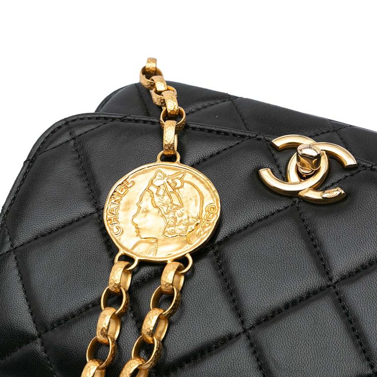 Chanel Timeless CC Coin Small Lamb Black Signs of wear | Sell your designer bag