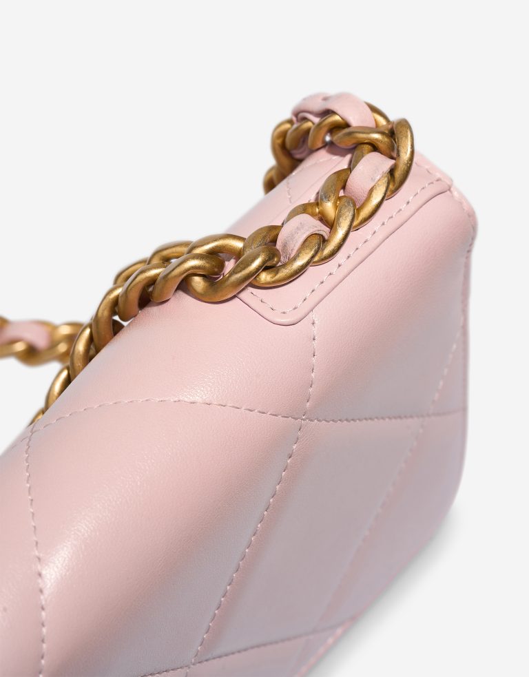 Chanel 19 Wallet On Chain Lamb Light Rose Signs of wear | Sell your designer bag