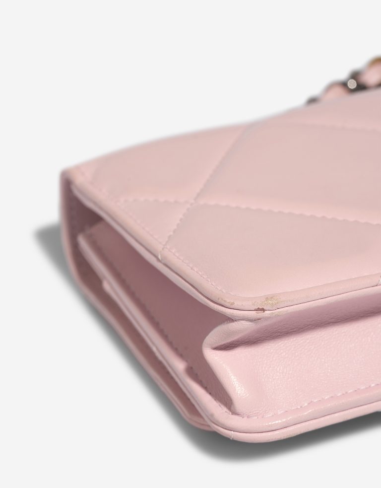Chanel 19 Wallet On Chain Lamb Light Rose Signs of wear | Sell your designer bag