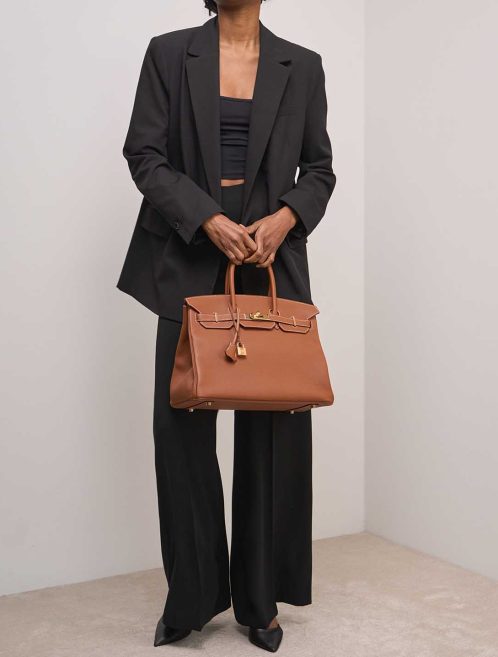 Hermès Birkin 35 Togo Gold on Model | Sell your designer bag