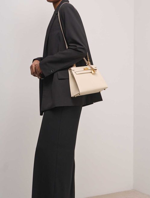 Hermès Kelly 25 Epsom Craie on Model | Sell your designer bag