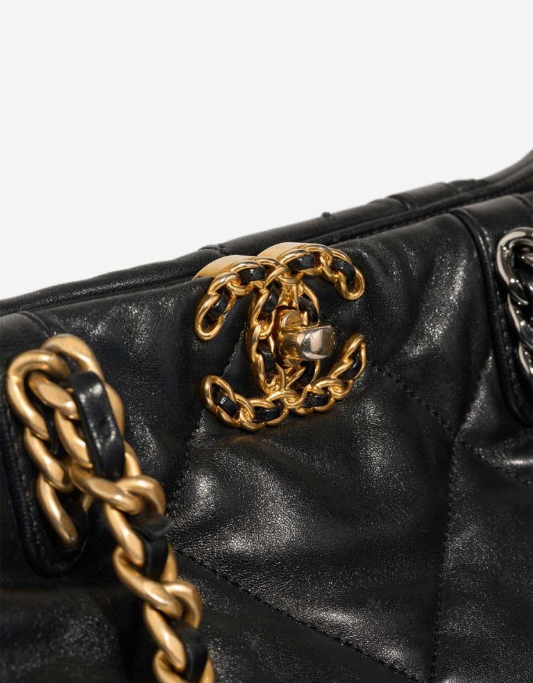Chanel 19 Shopping Tote Medium Lamb Black Closing System | Sell your designer bag