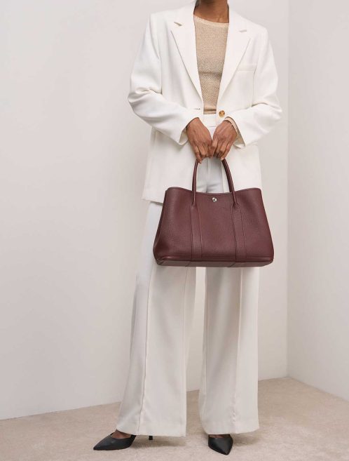 Hermès Garden Party 36 Veau Négonda Burgundy on Model | Sell your designer bag