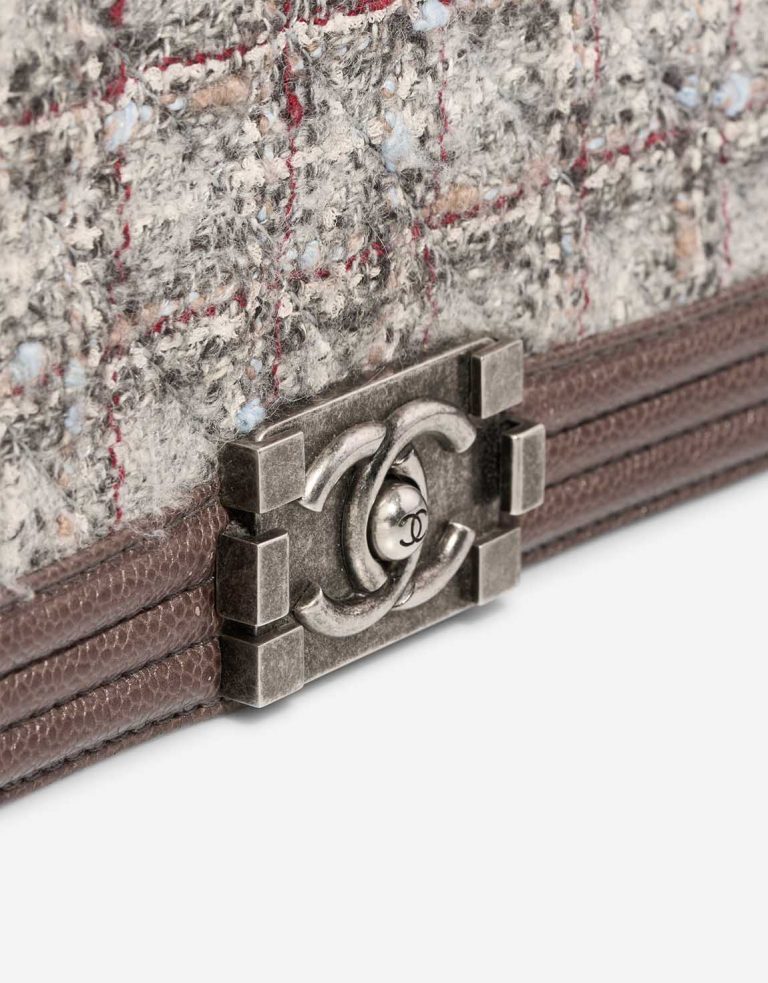 Chanel Boy Medium Tweed Brown Closing System | Sell your designer bag