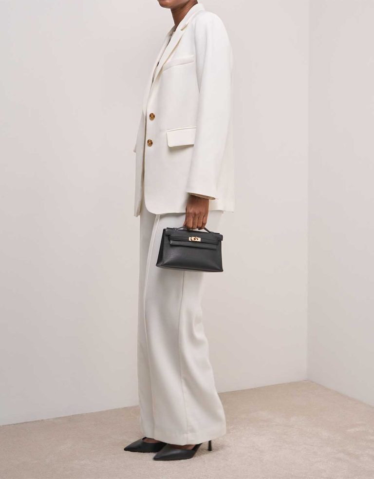 Hermès Kelly Pochette Swift Black on Model | Sell your designer bag