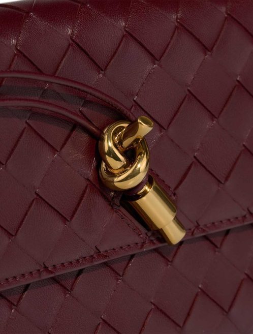 Bottega Veneta Andiamo Clutch Lamb Burgundy Closing System | Sell your designer bag
