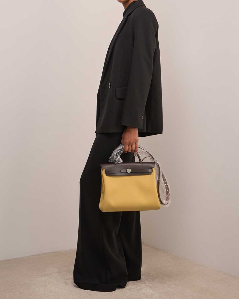 Hermès Herbag 31 Toile / Vache Hunter Ébène / Paille on Model | Sell your designer bag