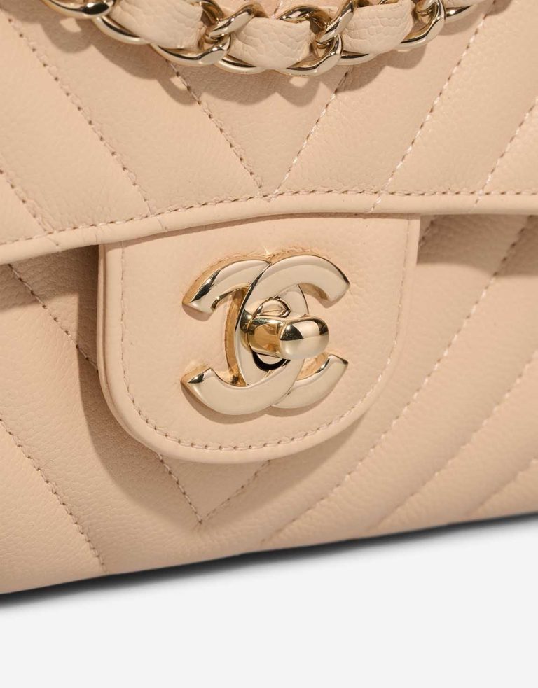 Chanel Timeless Chevron Medium Caviar Beige Closing System | Sell your designer bag