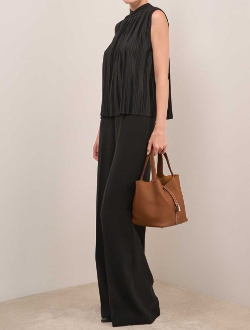 Hermès Picotin 22 Clémence Gold on Model | Sell your designer bag