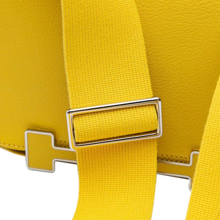Hermès Geta Chèvre Mysore Jaune Citron Signs of wear | Sell your designer bag