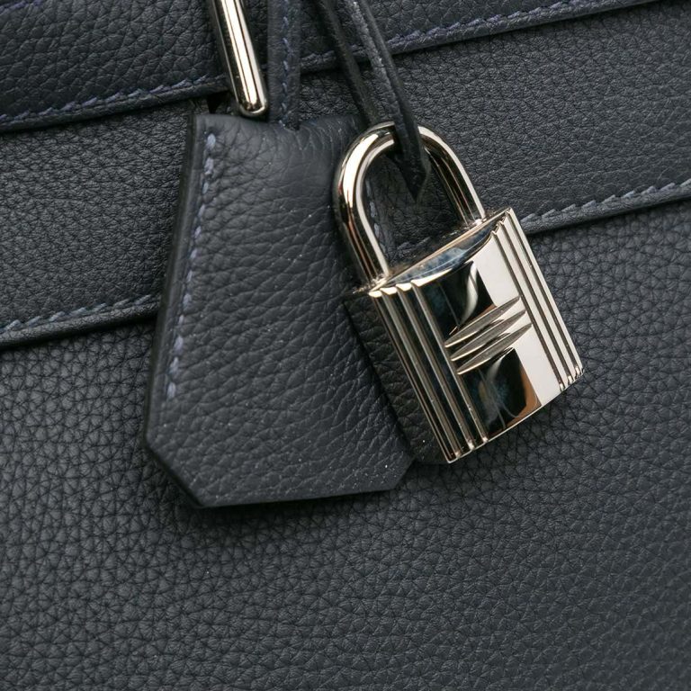 Hermès Kelly 42 Togo Black Signs of wear | Sell your designer bag