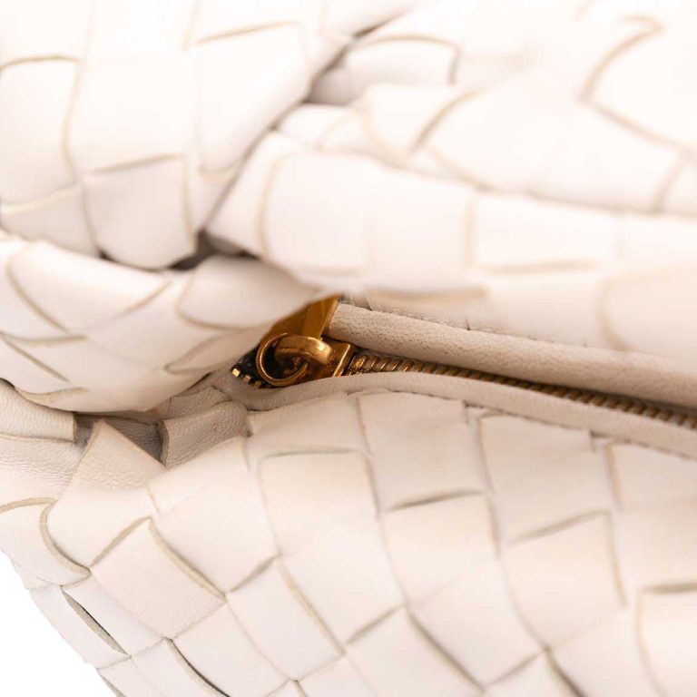 Bottega Veneta Jodie Small Lamb White Closing System | Sell your designer bag