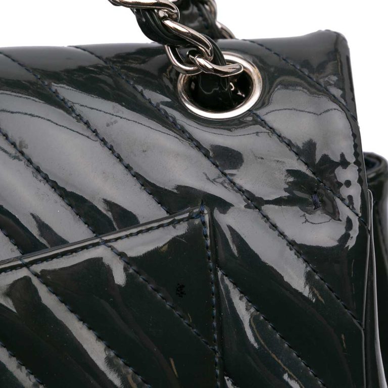 Chanel Timeless Chevron Jumbo Patent Dark Blue Signs of wear | Sell your designer bag