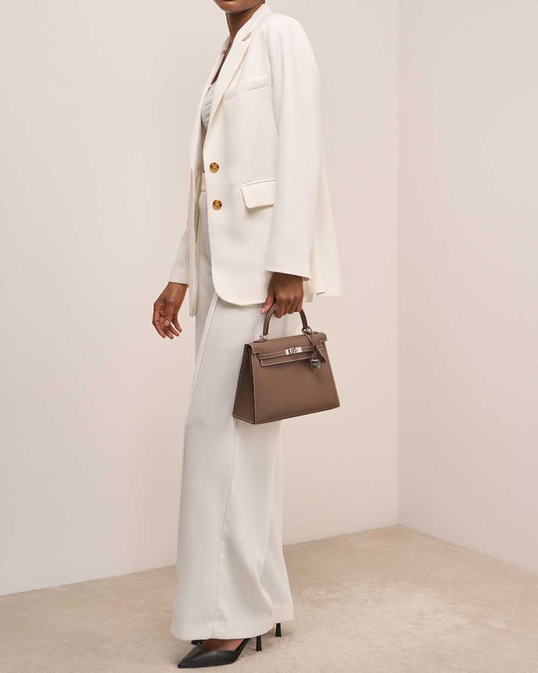 Hermès Kelly 25 Epsom Étoupe on Model | Sell your designer bag