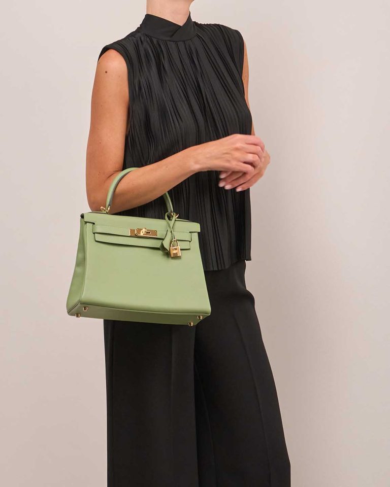 Hermès Kelly 28 Evercolor Vert Criquet on Model | Sell your designer bag