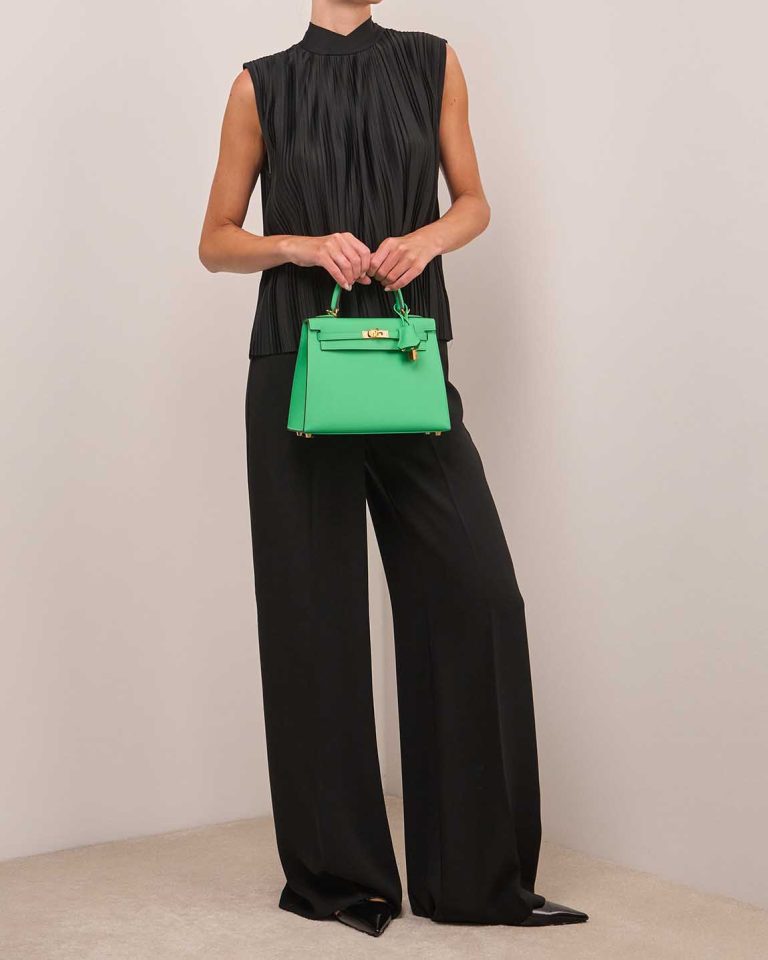 Hermès Kelly 25 Epsom Vert Comics on Model | Sell your designer bag