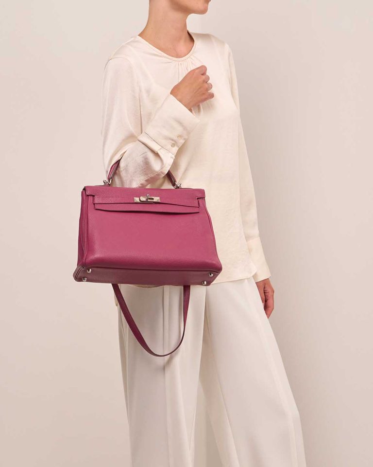 Hermès Kelly 32 Evercolor Tosca on Model | Sell your designer bag