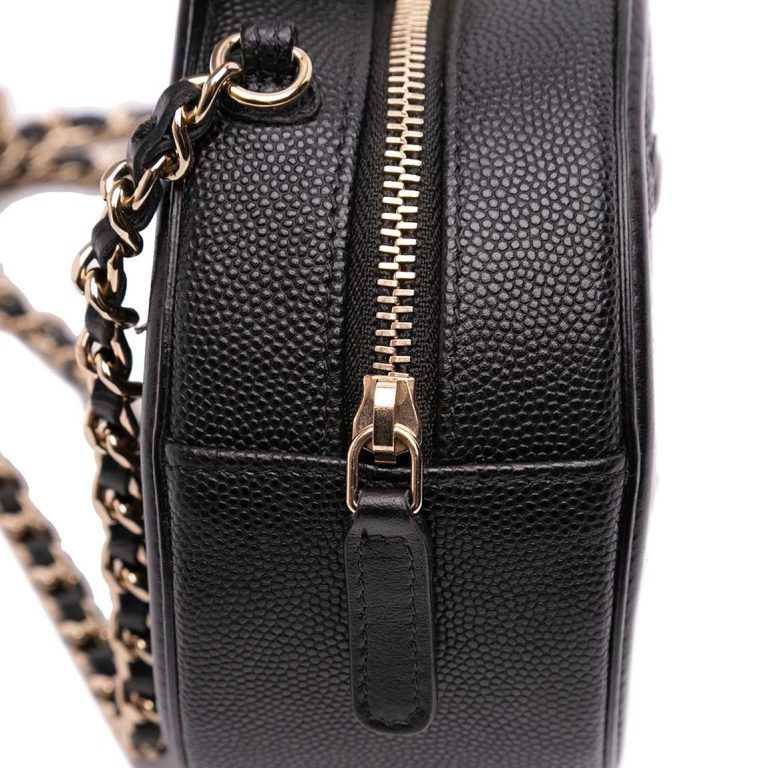 Chanel Filigree Round Clutch Caviar Black Closing System | Sell your designer bag