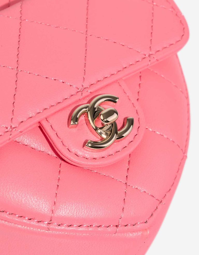 Chanel Timeless Heart Belt Bag Lamb Pink Closing System | Sell your designer bag