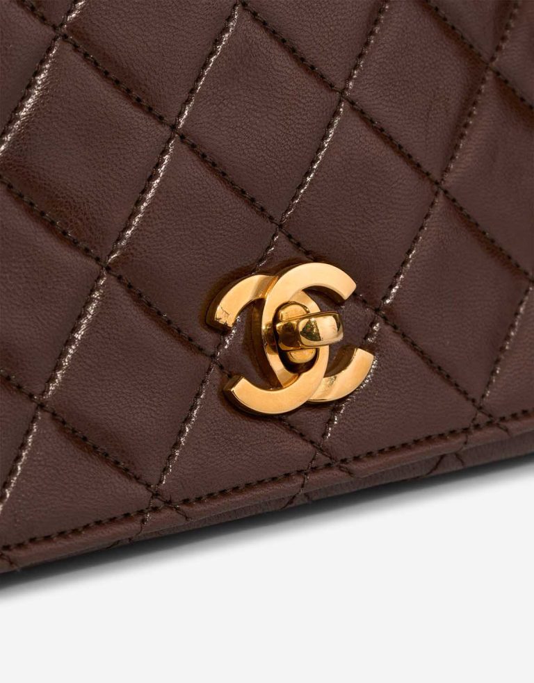 Chanel Flap Bag Medium Lamb Brown Closing System | Sell your designer bag
