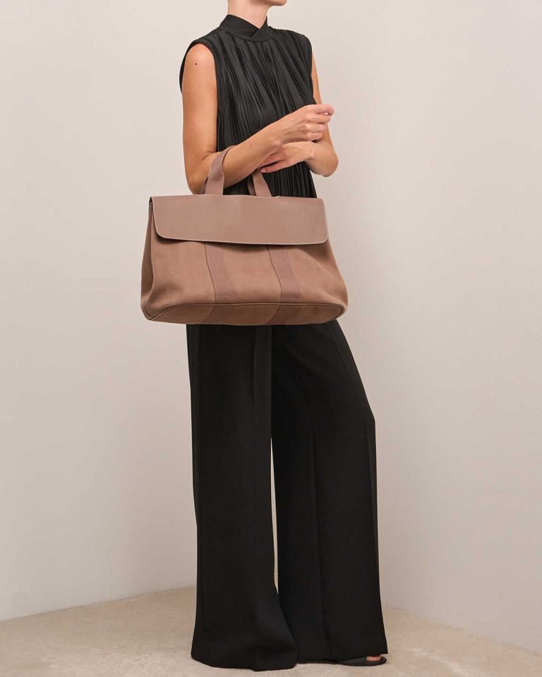 Hermès Valparaiso 41 Swift / Toile Étoupe on Model | Sell your designer bag