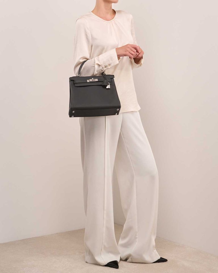 Hermès Kelly 28 Togo Black on Model | Sell your designer bag