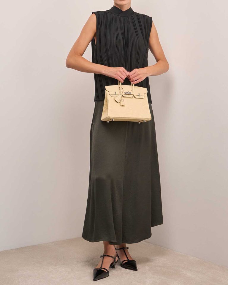 Hermès Birkin 25 Matte Alligator Vanille on Model | Sell your designer bag