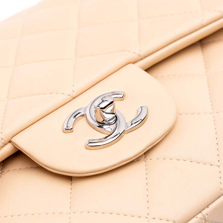 Chanel Timeless Jumbo Lamb Beige Closing System | Sell your designer bag