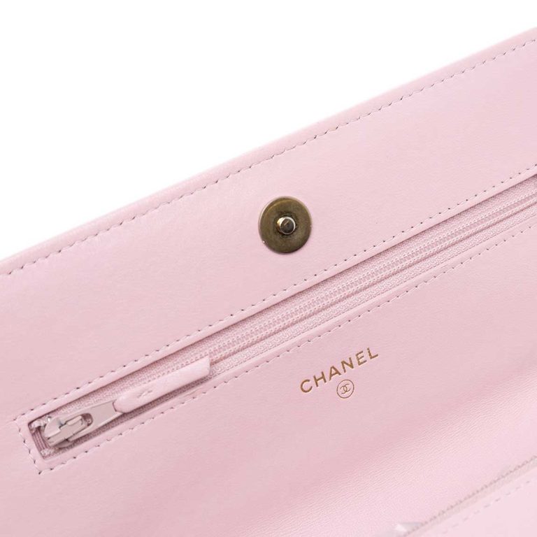 Chanel 19 Wallet On Chain Lamb Pink Closing System | Sell your designer bag