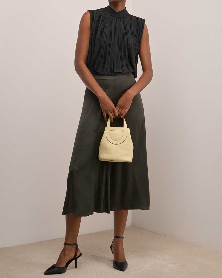 Hermès In-The-Loop 18 Taurillon Clémence Jaune Milton Front | Sell your designer bag