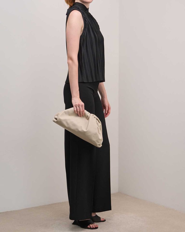 Bottega Veneta Pouch Large Lamb Beige Front | Sell your designer bag