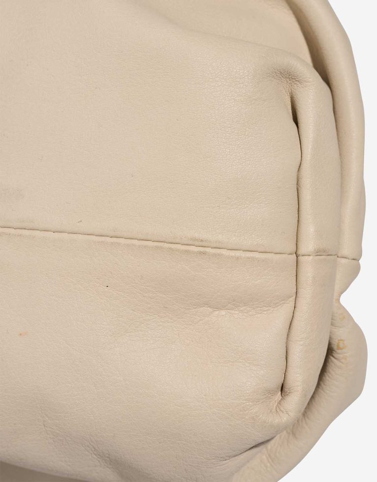 Bottega Veneta Pouch Large Lamb Beige Signs of wear | Sell your designer bag