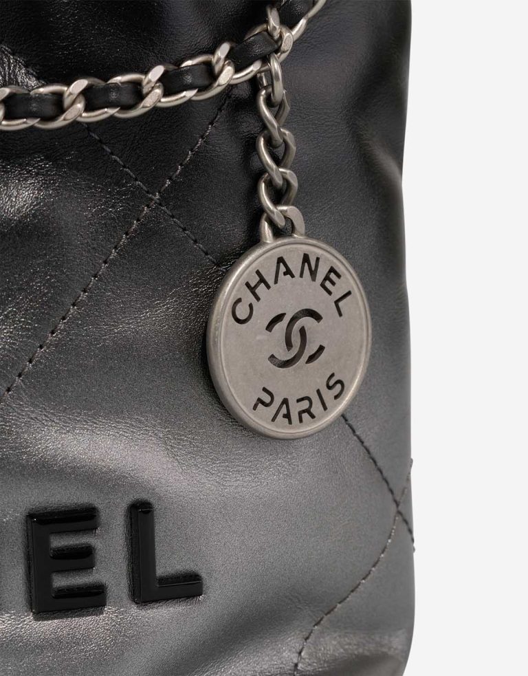 Chanel 22 Mini Lamb Black Closing System | Sell your designer bag