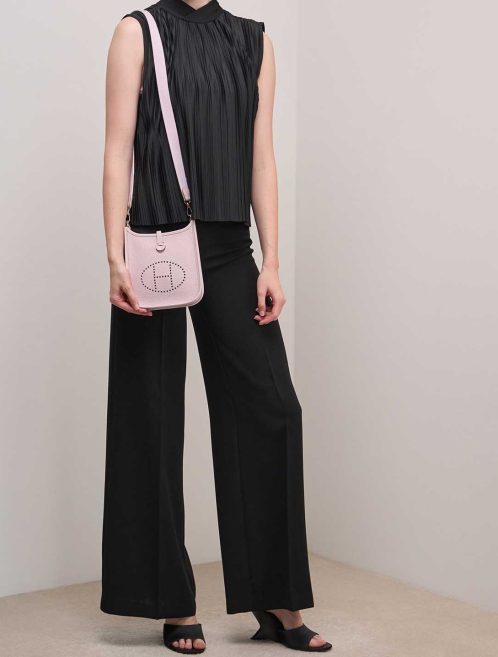 Hermès Evelyne 16 Clémence Mauve Pâle on Model | Sell your designer bag