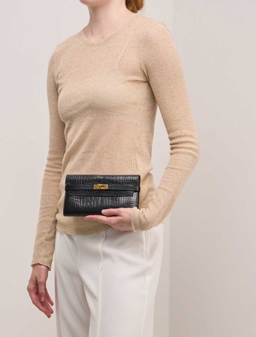 Hermès Kelly Long Wallet Alligator Mississippi Black on Model | Sell your designer bag