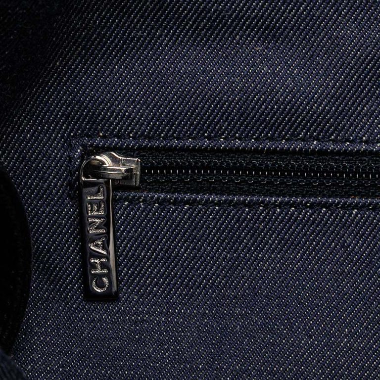 Chanel Shopper Canvas Blue / White / Red Signs of wear | Sell your designer bag