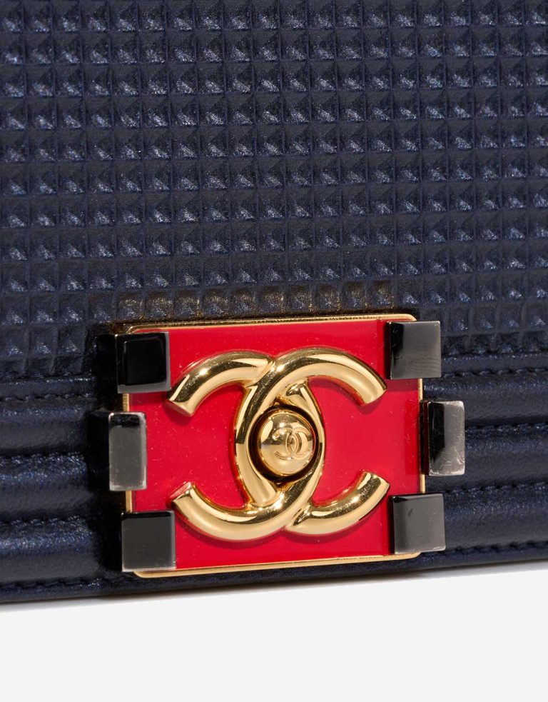 Chanel Boy Old Medium Lamb Dark Blue Closing System | Sell your designer bag