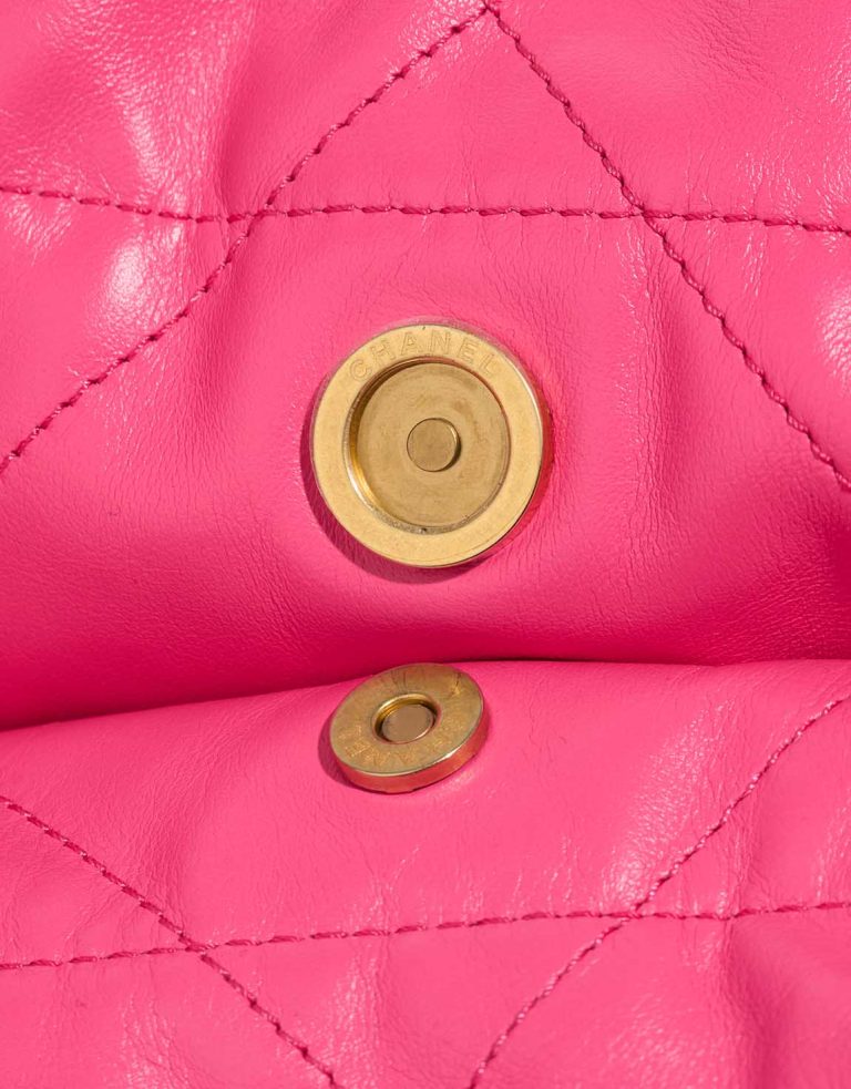 Chanel 22 Medium Hot Pink Closing System | Sell your designer bag