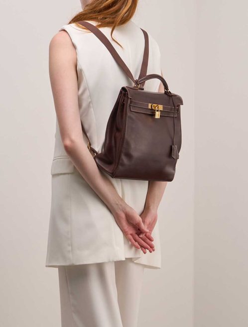 Hermès Kelly Backpack Gulliver Chocolat on Model | Sell your designer bag